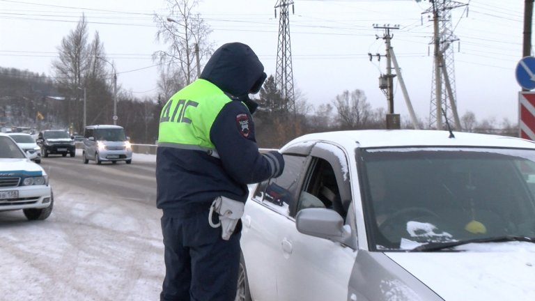 Должников выявляют среди автомобилистов региона